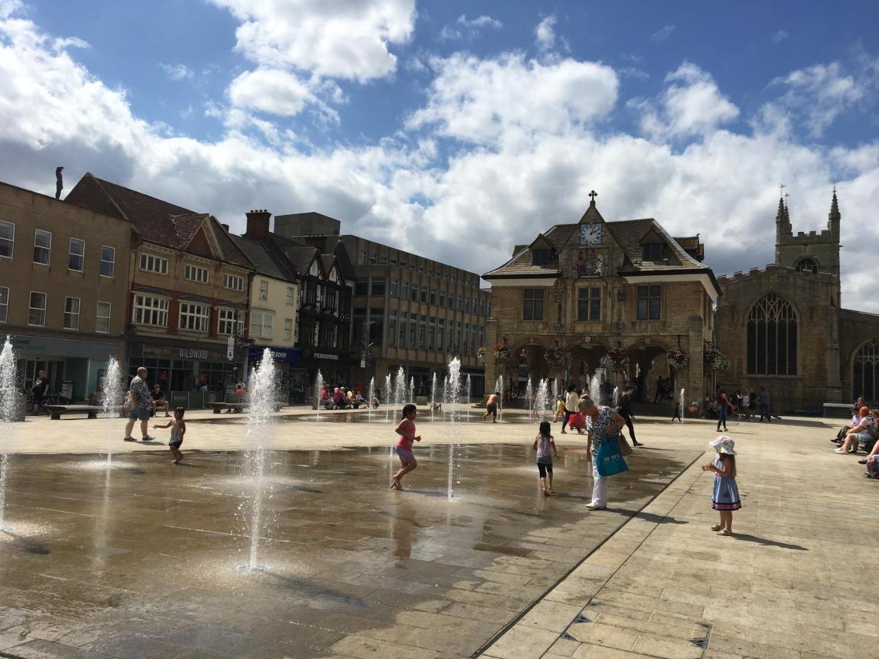 Fantastic Hampton Centre Stay Peterborough Bagian luar foto